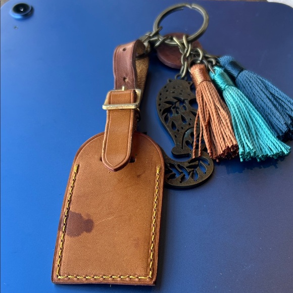 Louis Vuitton luggage Tag/key holder w/Sak Roots charm/tassels - Picture 6 of 8